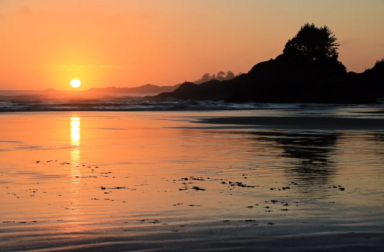 Sunset on the Tofino coast at Cox Bay